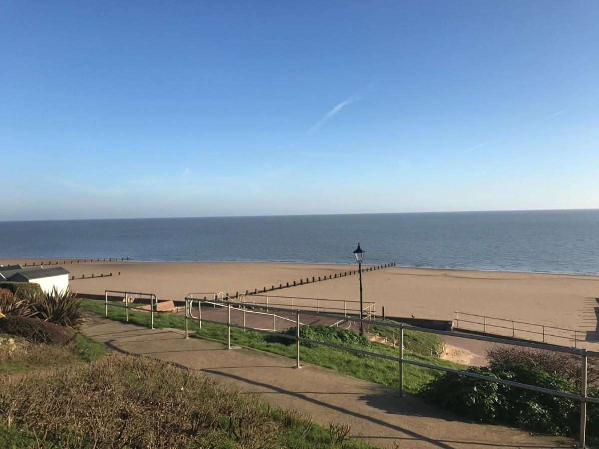Frinton Escapes Apartment Exterior photo