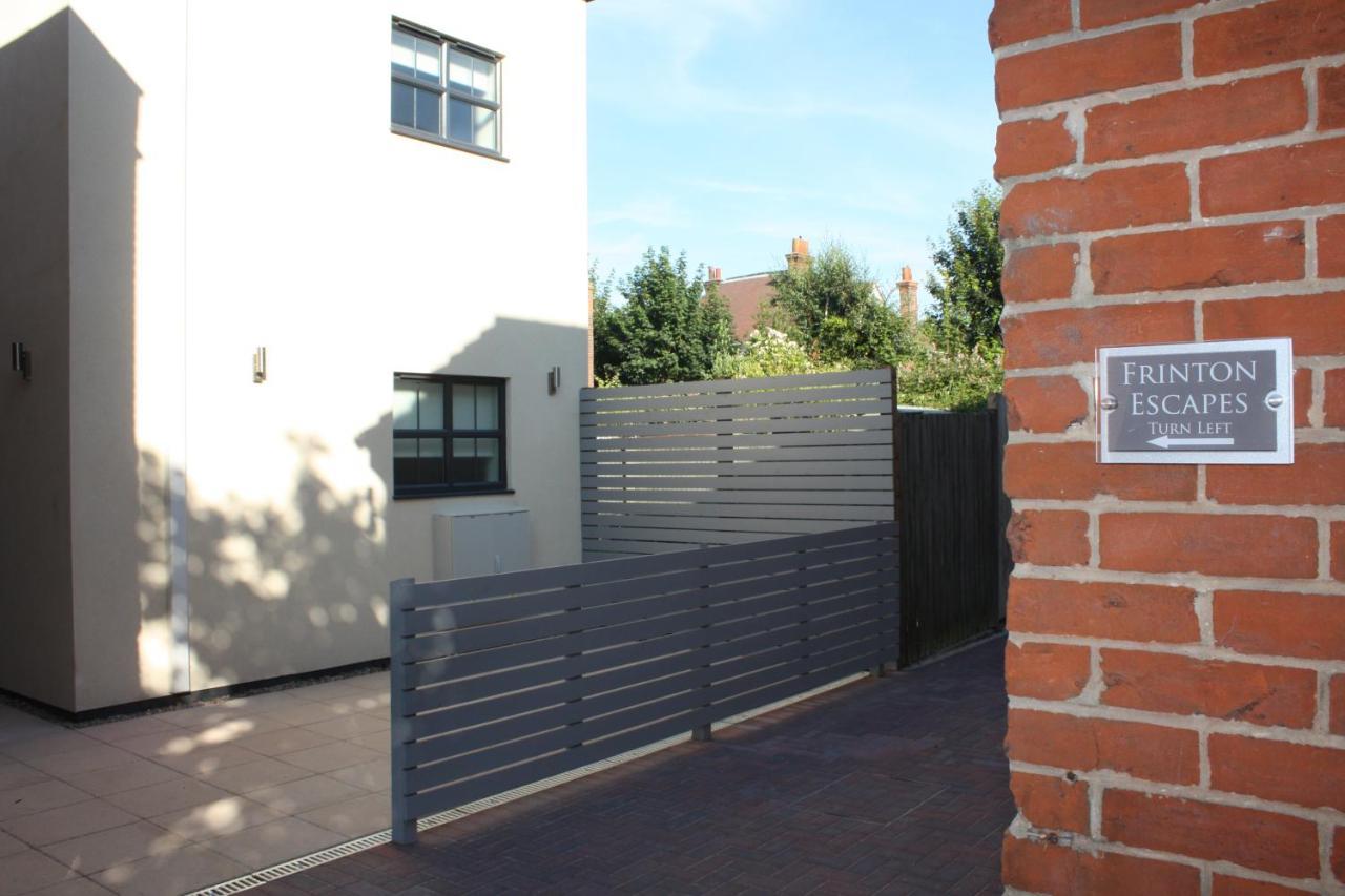Frinton Escapes Apartment Room photo